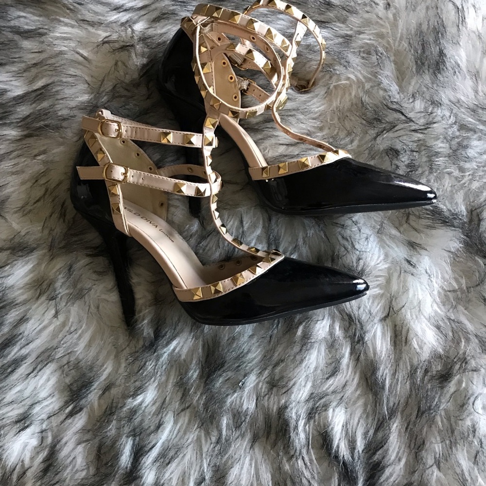 Triple strap studded heels 👠